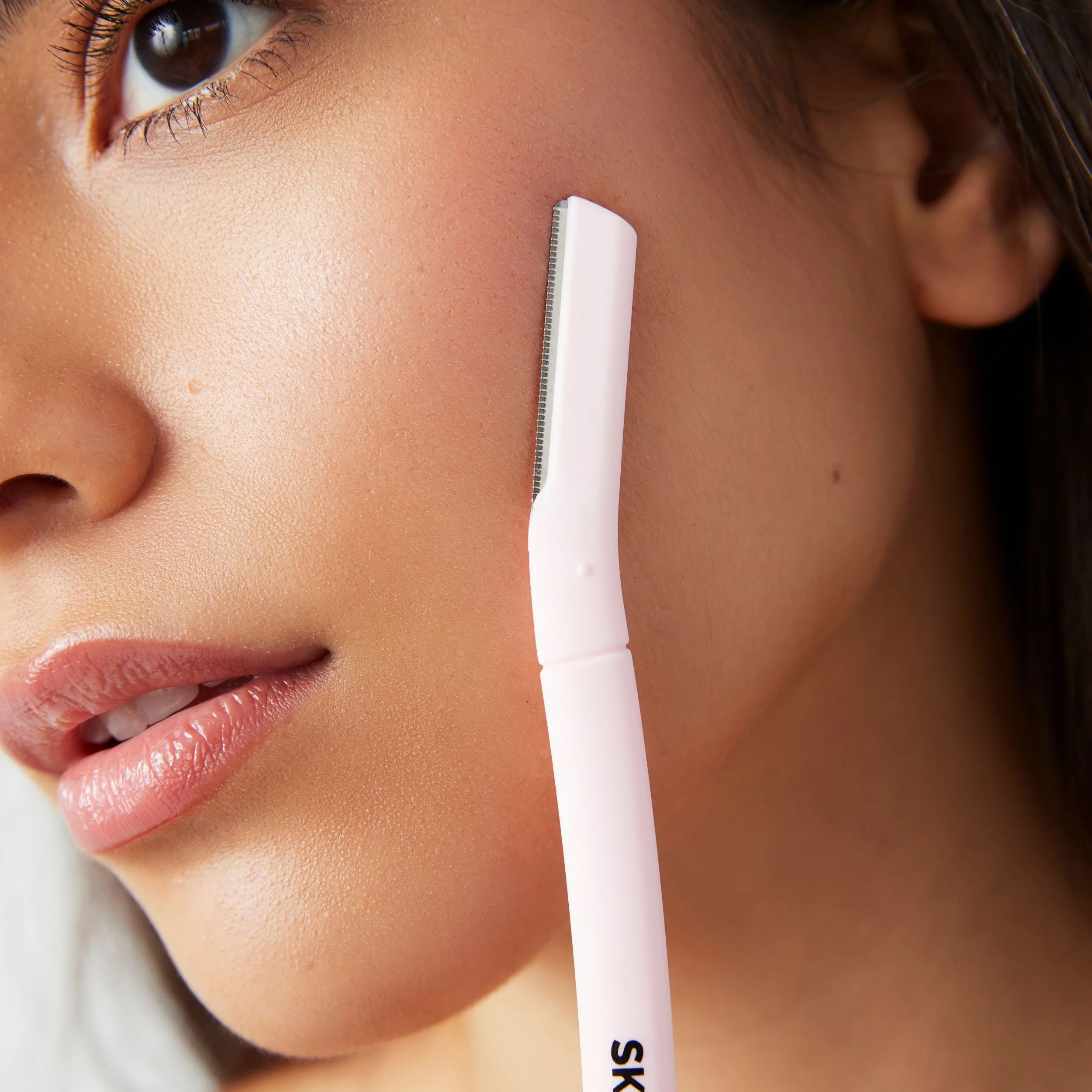 4-Piece Dermaplaning Kit for Facial Exfoliating and Hair Removal, On-The-Go Hair Removal for Smooth, Refreshed Skin